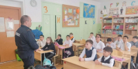 Пожарные в Удельной провели для школьников урок по гражданской обороне - Regions.Ru