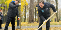 Футболисты «Сатурна» высадили в Раменском парке кленовую аллею в честь участников СВО - Regions.Ru